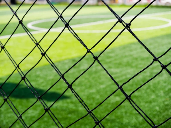 Campo de fútbol, lado de la esquina, hecho de césped sintético, detrás de th —  Fotos de Stock