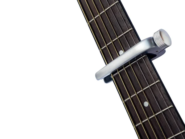 Capo Auf Gitarrengriffbrett Weißer Hintergrund Nahaufnahme — Stockfoto