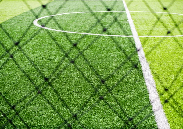 Campo de fútbol, lado de la esquina, hecho de césped sintético, detrás de th —  Fotos de Stock