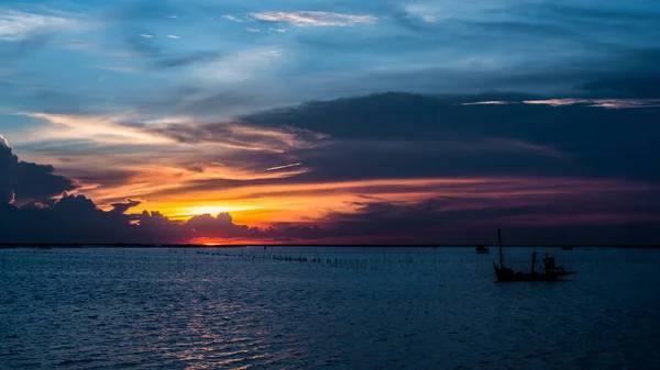 Hermosa puesta de sol sobre el mar en Tailandia , —  Fotos de Stock