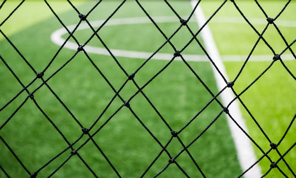 Campo de fútbol, lado de la esquina, hecho de césped sintético, detrás de th —  Fotos de Stock