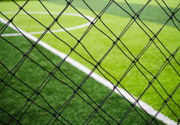 Campo de fútbol, lado de la esquina, hecho de césped sintético, detrás de th —  Fotos de Stock