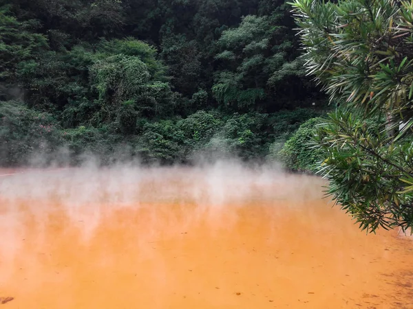Chinoike Jigoku, o "inferno da lagoa de sangue" em Beppu, Japão — Fotografia de Stock
