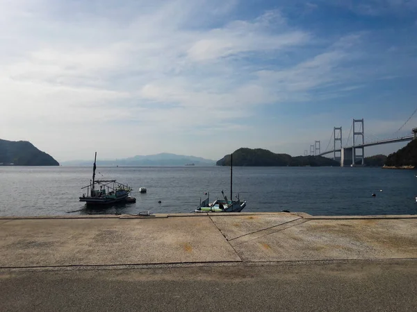Barcos Isla Oshima Puente Kushima Que Llevan Imabari Shimanami Kaido — Foto de Stock
