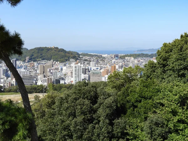 松山城から見た松山城公園と内海 — ストック写真