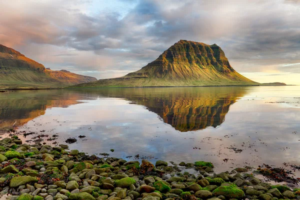 Islândia paisagem vulcânica de montanha — Fotografia de Stock