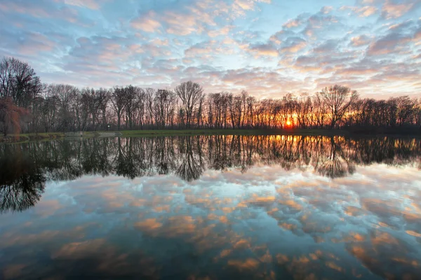 Lake sunset over forest — Stock Photo, Image