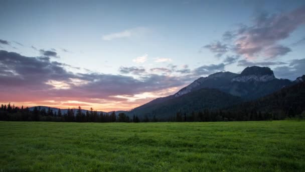Salida del sol lapso de tiempo paisaje en la montaña, Tatranska Javorina, Eslovaquia, Tatras — Vídeo de stock