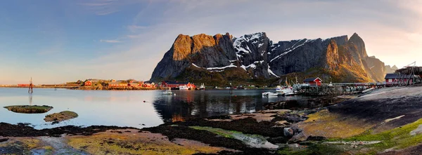 Lofoten - Norvégia egy naplementekor — Stock Fotó