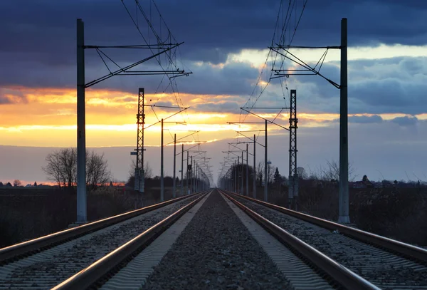 Järnväg, railorad vid solnedgången — Stockfoto
