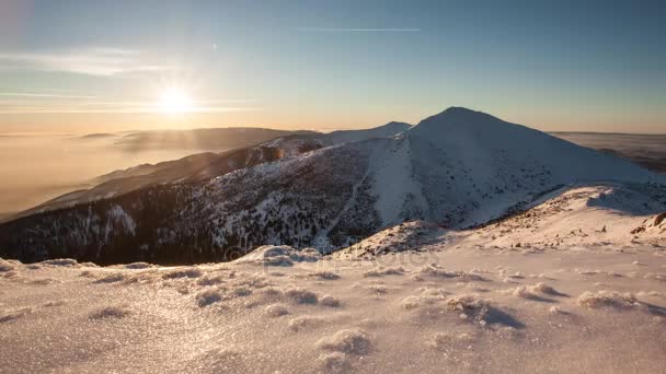Časová prodleva západu slunce v horách v zimě, Slovensko, Malá Fatra