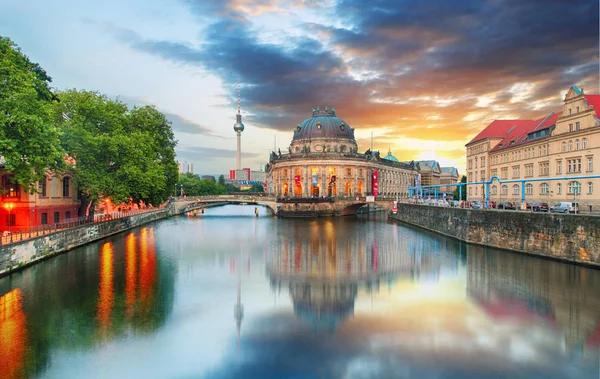 Berlin, deutschland bei sonnenaufgang — Stockfoto