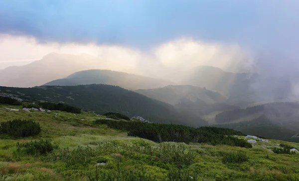 雲低タトラ山脈の山 — ストック写真