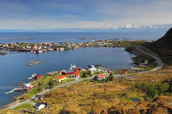By i Norge med house, lofoten, reine — Stockfoto