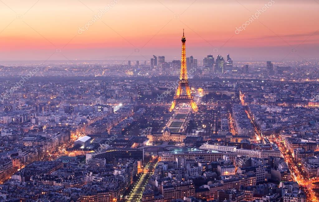 Ciudad de París con la Torre Eiffel al atardecer, cityspace — Foto