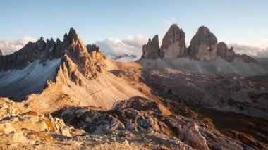 İtalya dağ Dolomites Alps - ağaç cime di lavaredo, zaman atlamalı