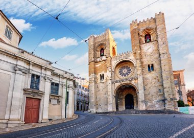 Lisbon, Portekiz - Santa Maria Maior katedral kimse