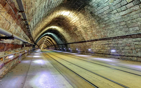 Spoorweg tunnel in een Bratislava — Stockfoto