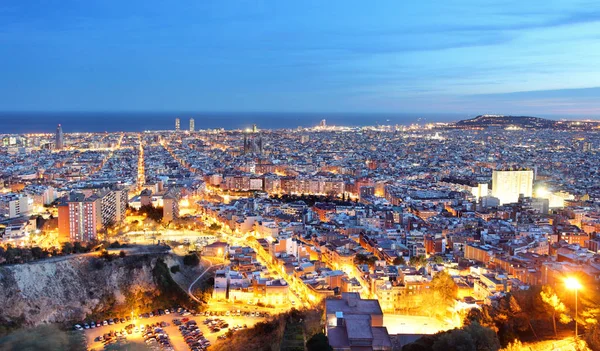 Barcelona city v noci, Španělsko. — Stock fotografie