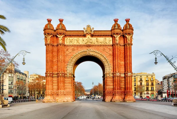 Triumph Arch of Barcelona in a summer day in Barcelona, Spain — Stock Photo, Image