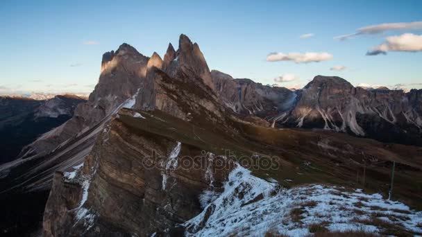 Góra jesień Witner o zachodzie słońca, Val Gardena od szczytu Seceda - upływ czasu — Wideo stockowe