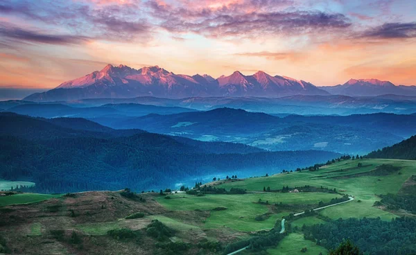 在斯洛伐克的夏天山景观。 — 图库照片