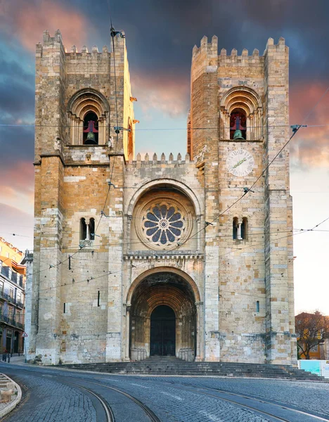 Catedral de Lisboa ao pôr do sol, Portugal — Fotografia de Stock