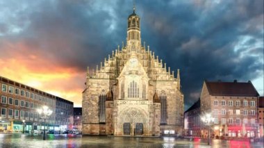 Nürnberg, Hauptmarkt, Almanya - zaman atlamalı Frauenkirche Katedrali