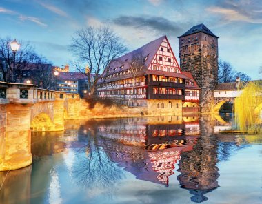 Nuremberg kasabası - Pegnitz nehrinin nehir kenarı, Almanya