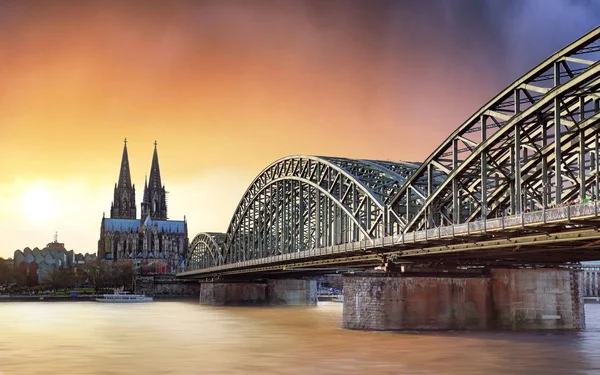 Colónia ao pôr-do-sol, Alemanha — Fotografia de Stock