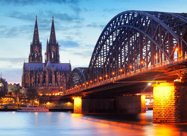 Puente y catedral Colonia, Alemania — Foto de Stock