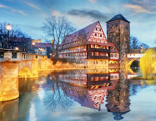 Ciudad de Nuremberg - La ribera del río Pegnitz, Alemania — Foto de Stock