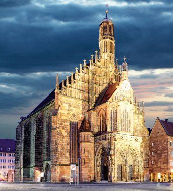 Nürnberg Hauptmarkt - katedral, Bavyera, Almanya