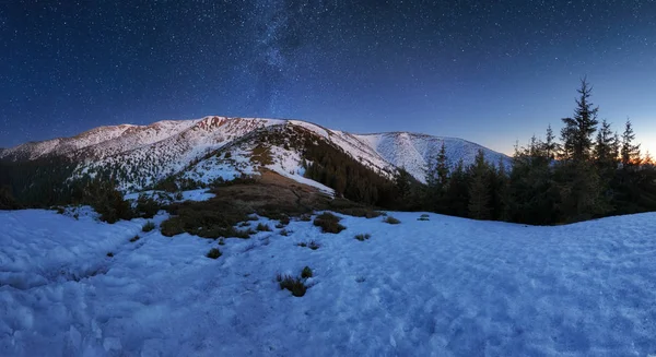 Panorama notturno di montagna nella Repubblica Slovacca, Basso Tatra — Foto Stock