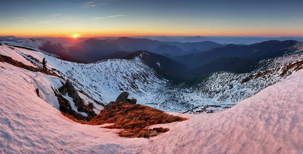 Krajobraz górski o wiosna - zima w Słowacji, Niskie Tatry pa — Zdjęcie stockowe