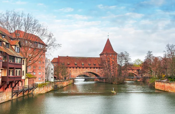 Ciudad de Nuremberg - La ribera del río Pegnitz, Alemania — Foto de Stock