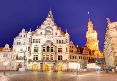 Dresden panorama Hofkirche Katedrali ile gece