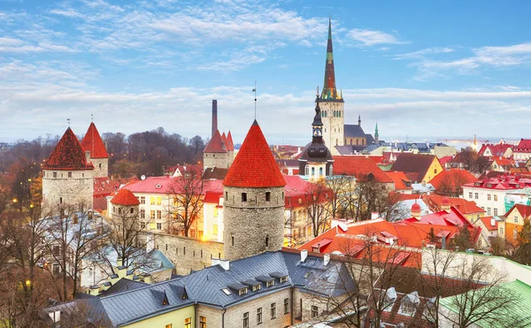 Tallinn város régi város panoráma által nap — Stock Fotó