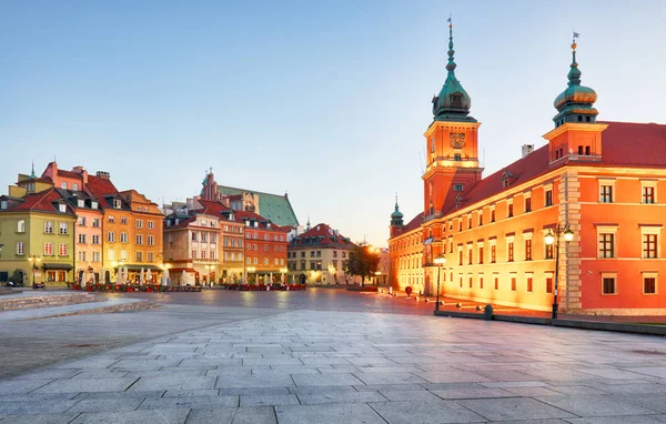 Varšava, královský hrad a staré město při západu slunce, Polsko — Stock fotografie