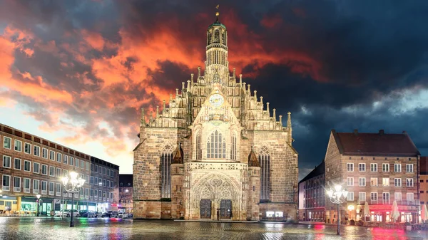 Nuremberg, cathedral Frauenkirche in Hauptmarkt wtih rainbow, Ba — Stock Photo, Image