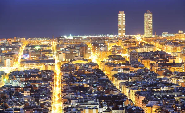 夜のバルセロナのスカイライン — ストック写真