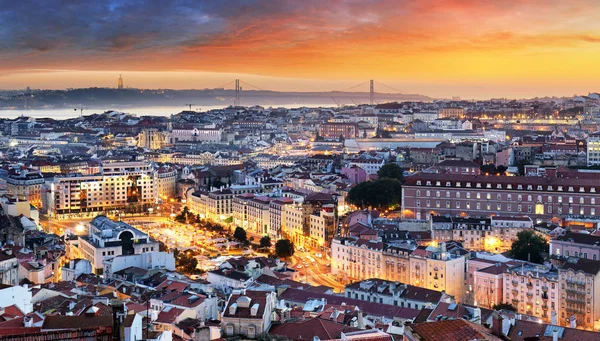 Исторический город Лиссабон на закате, Португалия — стоковое фото
