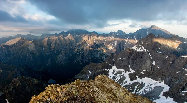 Montanha pôr-do-sol landcape de pico Rysy — Fotografia de Stock