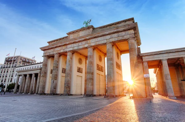 Berlim - Portão de Brandemburgo ao nascer do sol, Alemanha — Fotografia de Stock