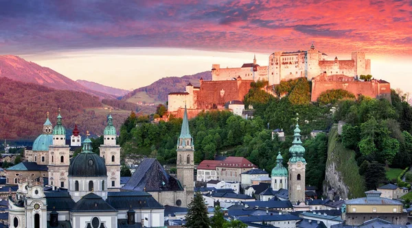 Salcburský hrad při východu slunce - Hohensalzburg, Rakousko — Stock fotografie
