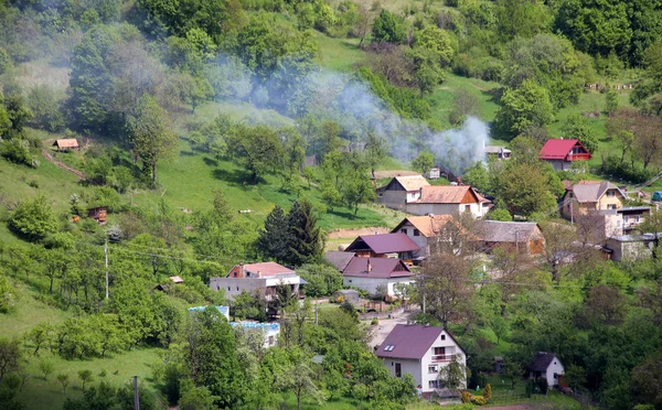 Vue aérienne du village de printemps — Photo