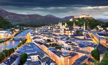 Salzburg manzarası, gece, Avusturya