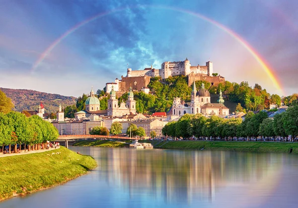 Austria, tęcza nad zamek Salzburg — Zdjęcie stockowe