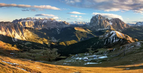 Berg landschap - Odle bergketen, Gardena vallei, Dolomi — Stockfoto