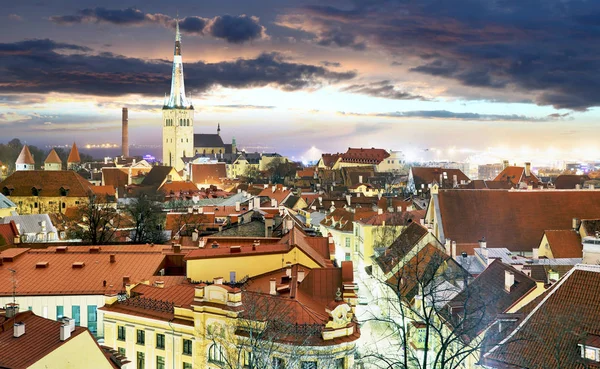 Tallinn, Estonsko v noci — Stock fotografie